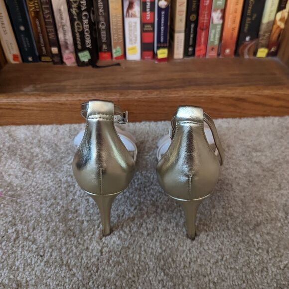 ISAAC mizrahi New York gold and ivory leather ankle strap stiletto heels  8 nwob - Picture 3 of 7